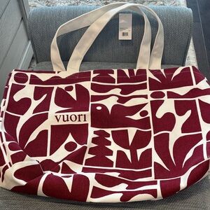 Vuori Burgundy and White Graphic Tote. Everyday accessory!